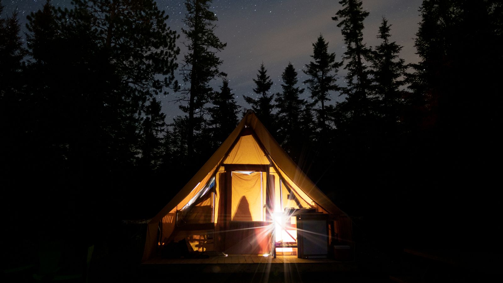 Outdoor tutorials: Campcraft, knots, shelter, fire safety, and confidence outside.