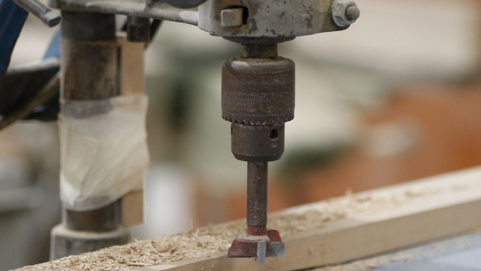 How to Build a Workbench: visual reference for complete the assembly